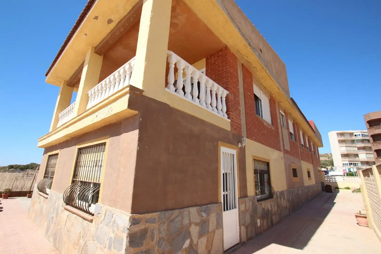 Vista exterior de Casa o chalet en venta en Guardamar del Segura con Jardín privado, Terraza y Piscina