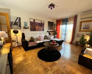 Sala d'estar de Pis en venda en  Madrid Capital amb Aire condicionat i Calefacció