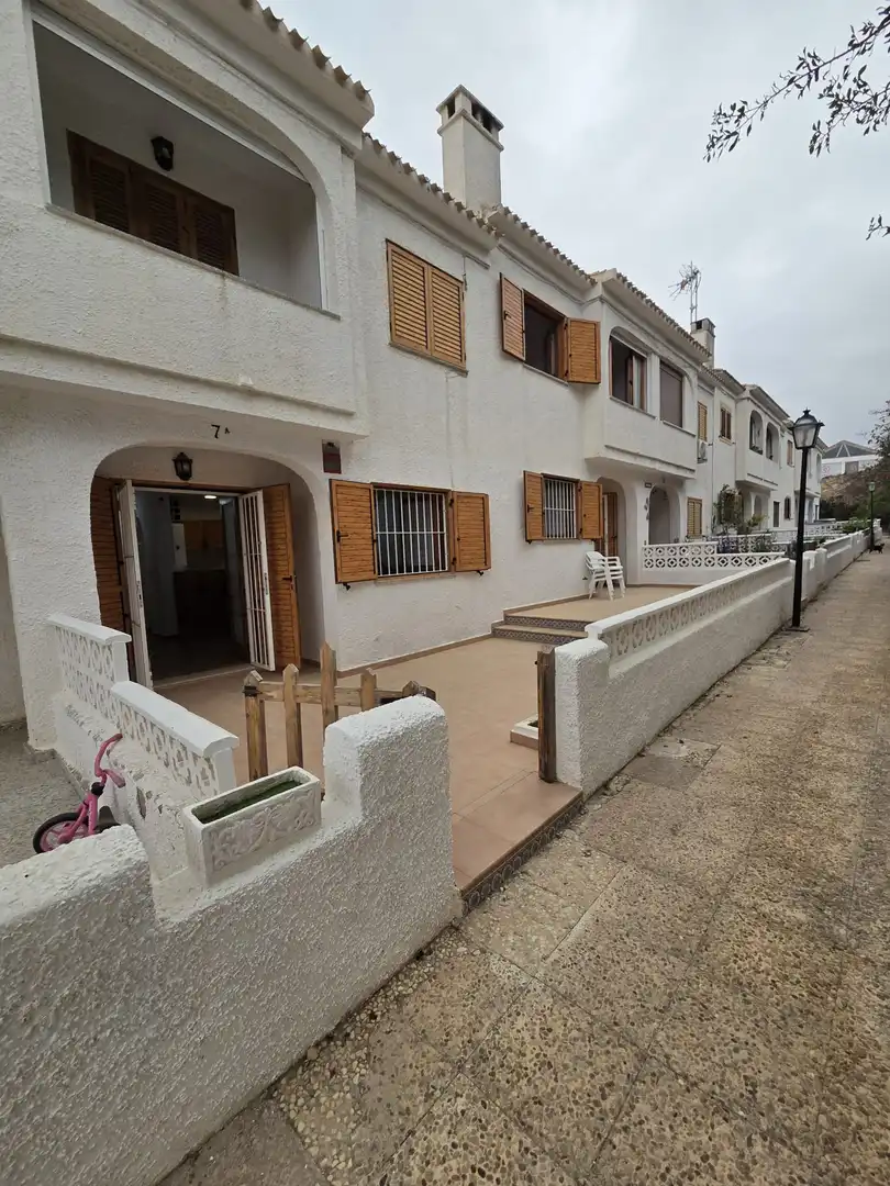 Vista exterior de Casa adosada en venda en Orihuela amb Moblat