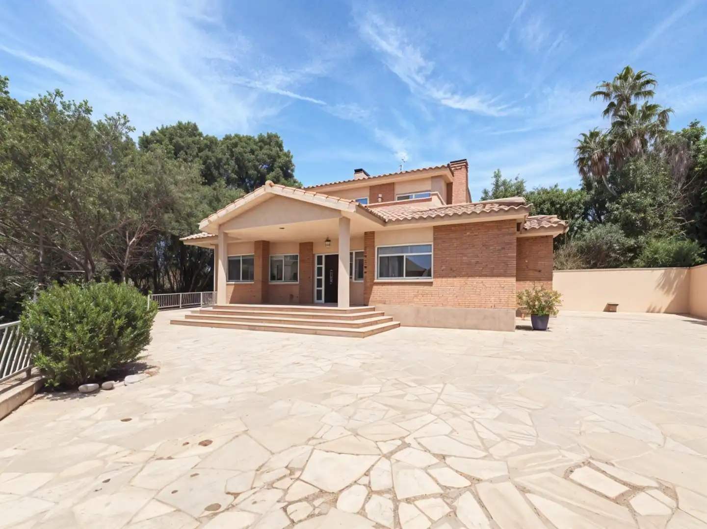 Vista exterior de Casa o xalet en venda en Castellvell del Camp amb Aire condicionat, Calefacció i Jardí privat