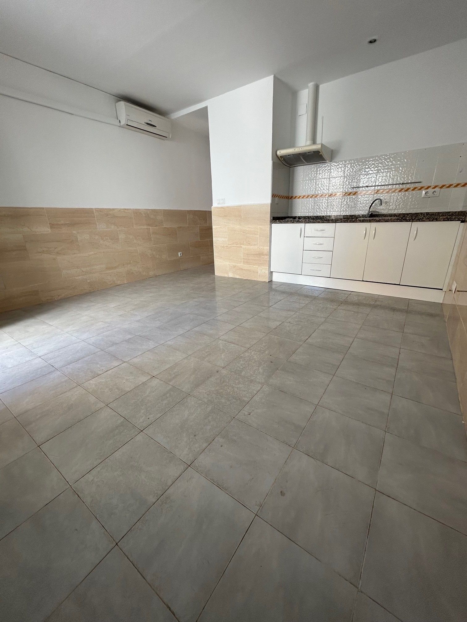 Cuina de Apartament de lloguer en  Sevilla Capital amb Aire condicionat, Calefacció i Traster