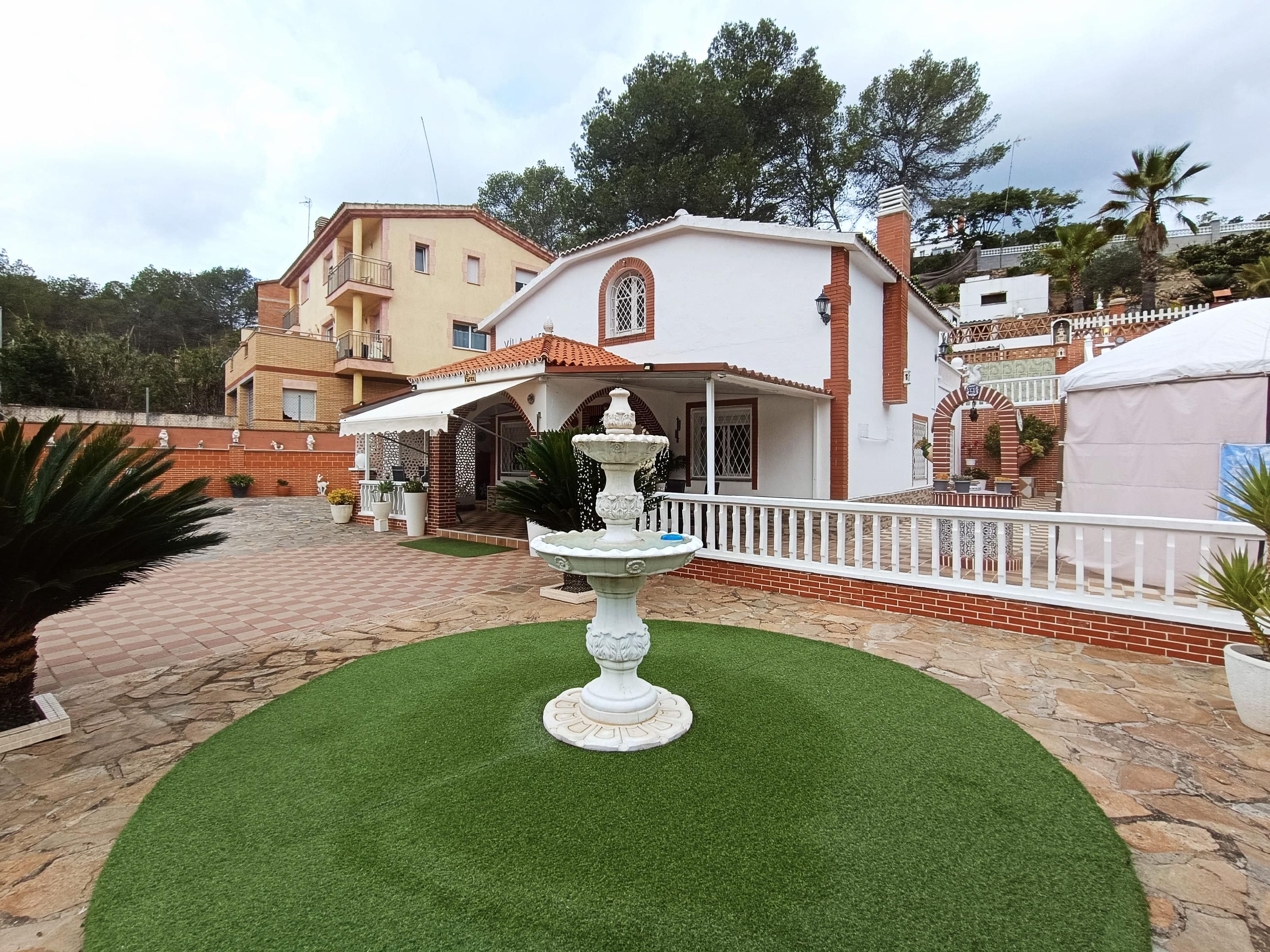 Vista exterior de Casa o xalet en venda en Sant Pere de Ribes amb Aire condicionat, Calefacció i Jardí privat