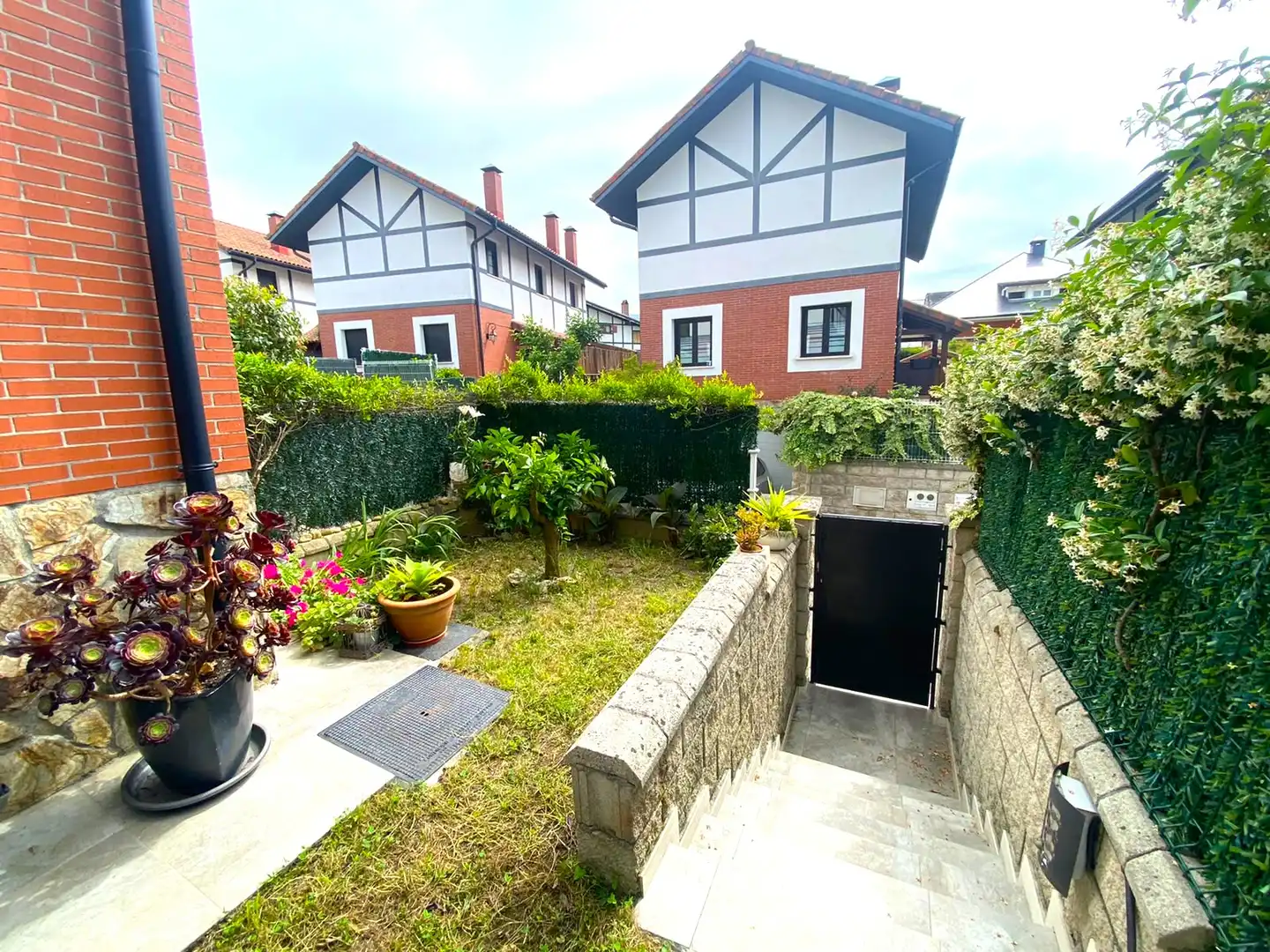 Garden of Houses for sale in Castro-Urdiales  with Heating, Private garden and Parquet flooring