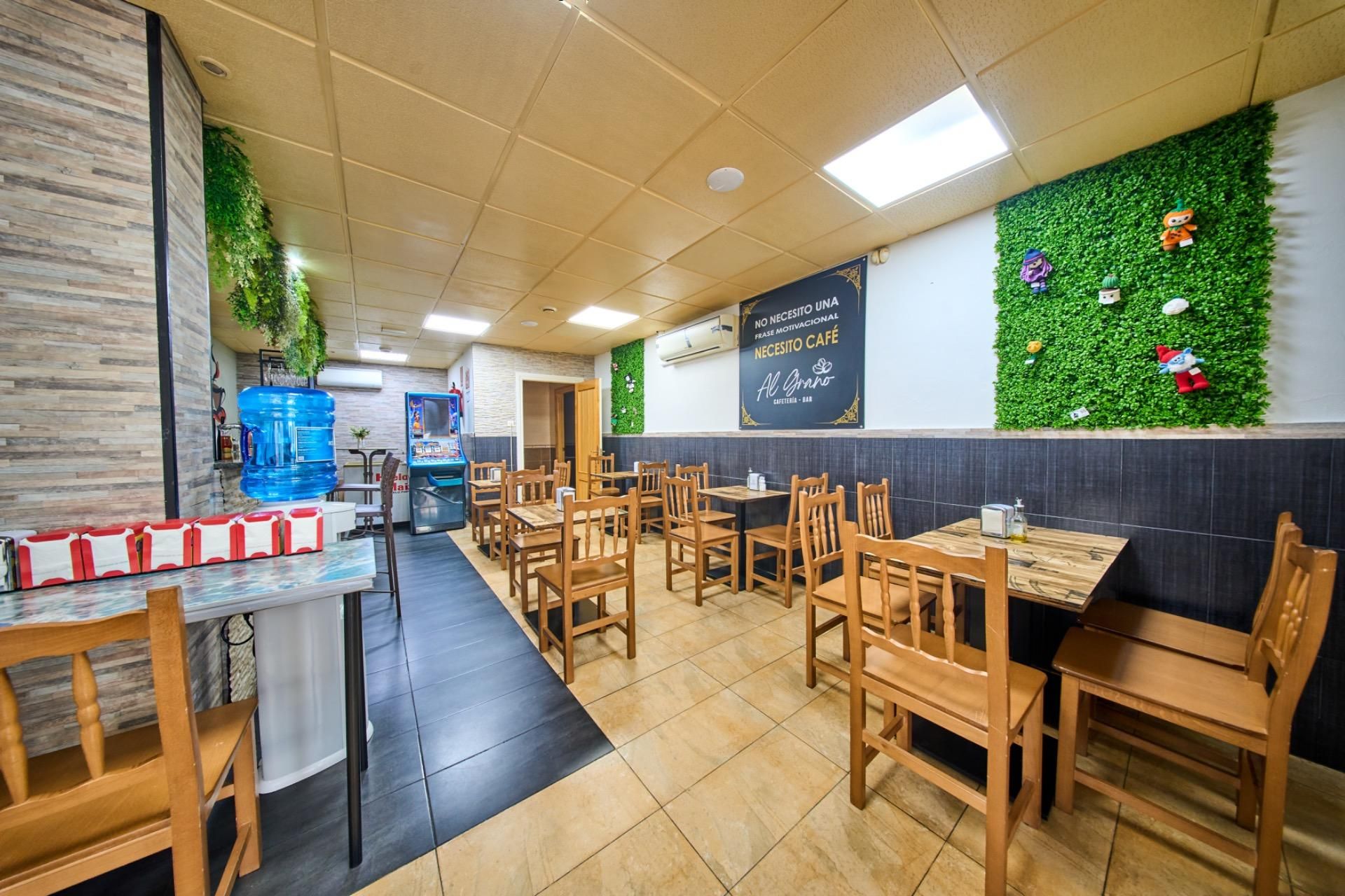 Premises to rent in Calle FUERTE, Residencial Triana - Barrio Alto