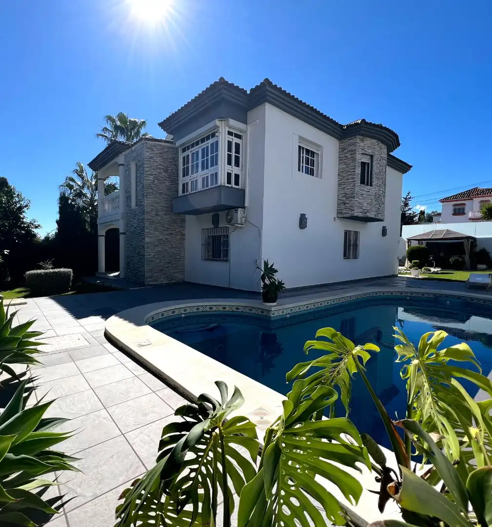 Piscina de Casa o chalet en venta en Estepona con Aire acondicionado, Jardín privado y Terraza