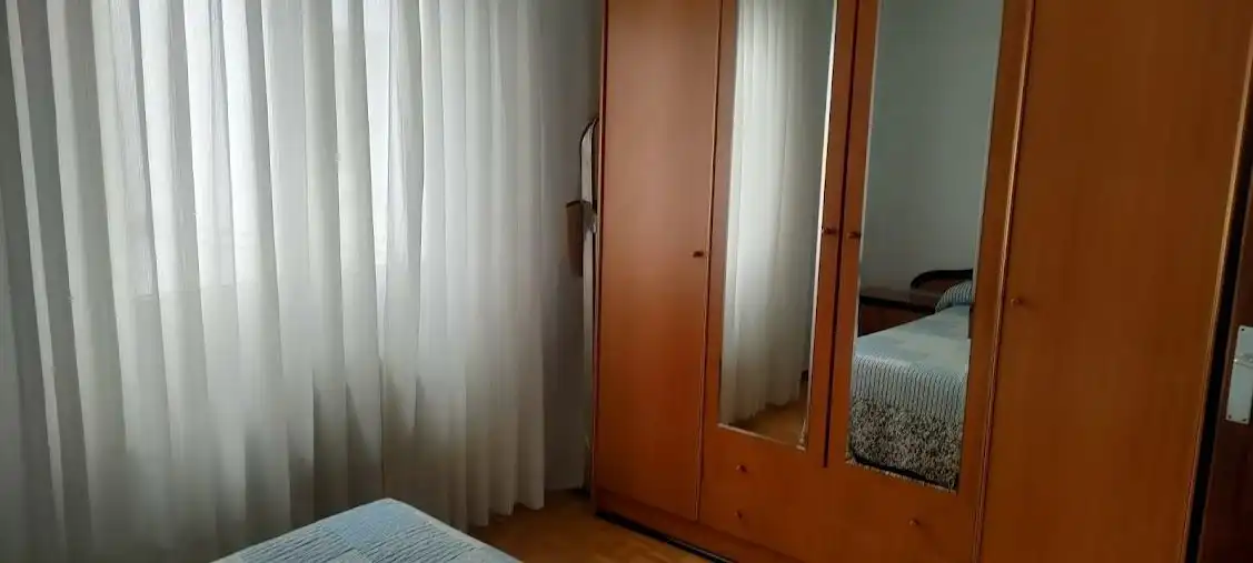 Dormitori de Pis en venda en Gijón  amb Parquet