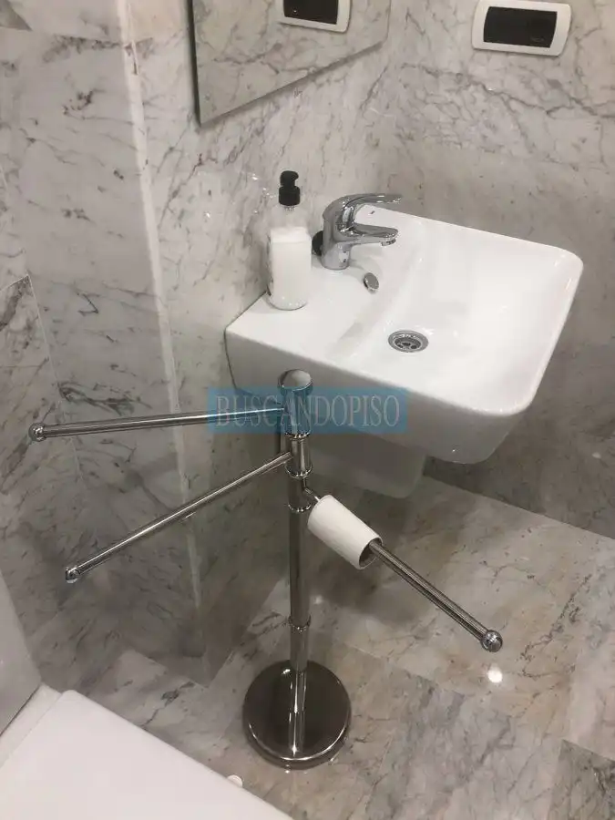 Bany de Apartament de lloguer en  Logroño amb Calefacció, Parquet i Terrassa