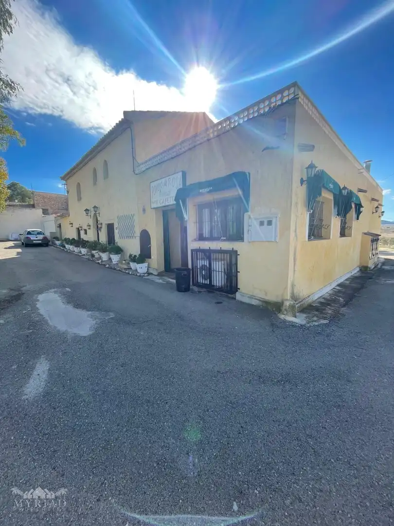 Casa rústica en venta en El Pinós / Pinoso