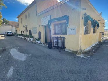 Country house for sale in El Pinós / Pinoso