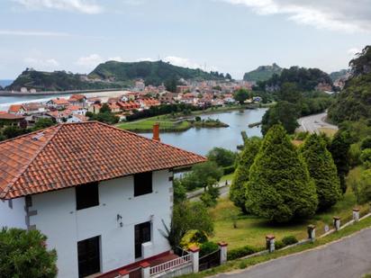 Vista exterior de Casa o xalet en venda en Ribadesella amb Jardí privat