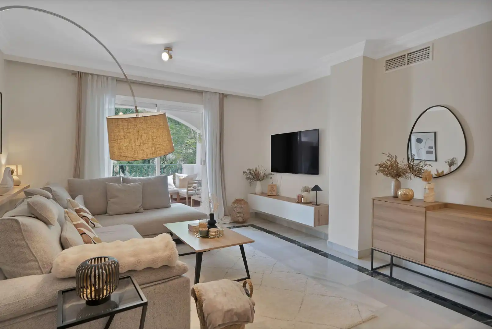 Sala de estar de Apartamento en venta en Marbella con Aire acondicionado, Calefacción y Jardín privado