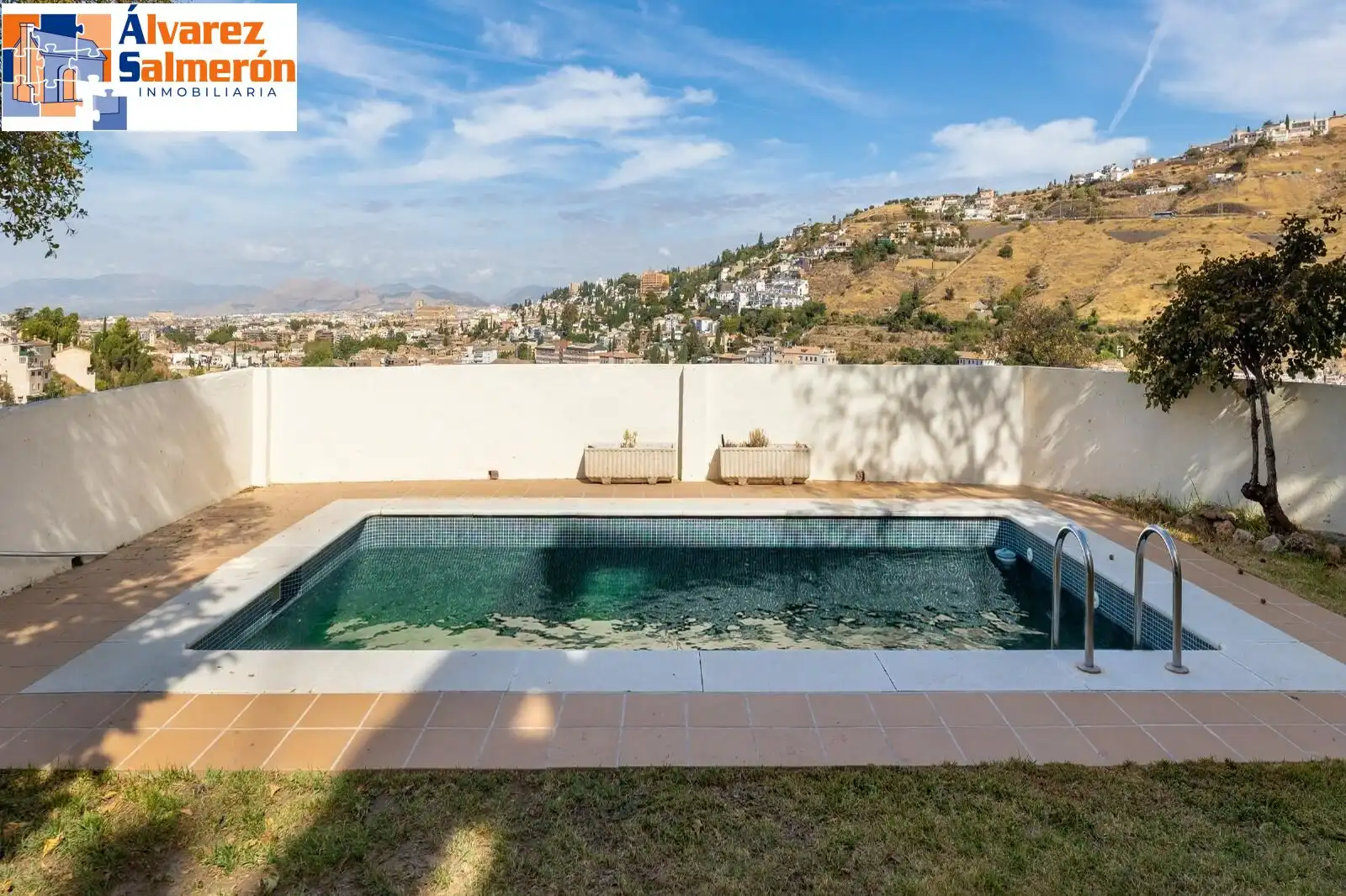Piscina de Casa o xalet en venda en Granada amb Aire condicionat, Jardí privat i Terrassa