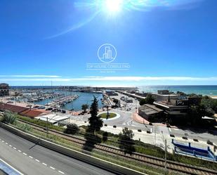 Vista exterior de Pis en venda en Arenys de Mar amb Aire condicionat i Terrassa