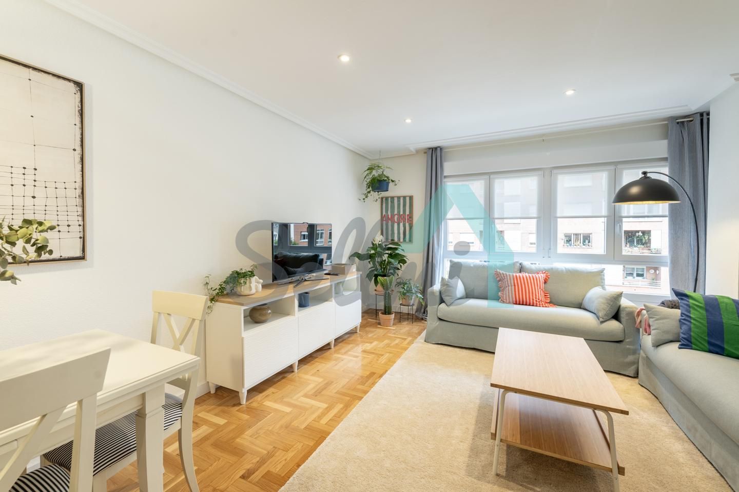 Living room of Flat to share in Oviedo   with Heating, Parquet flooring and Furnished
