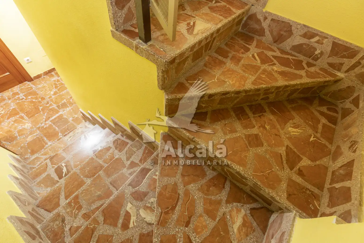 Einfamilien-Reihenhaus zum Verkauf in Alcalá de Henares mit Heizung, Parkett und Schwimmbad