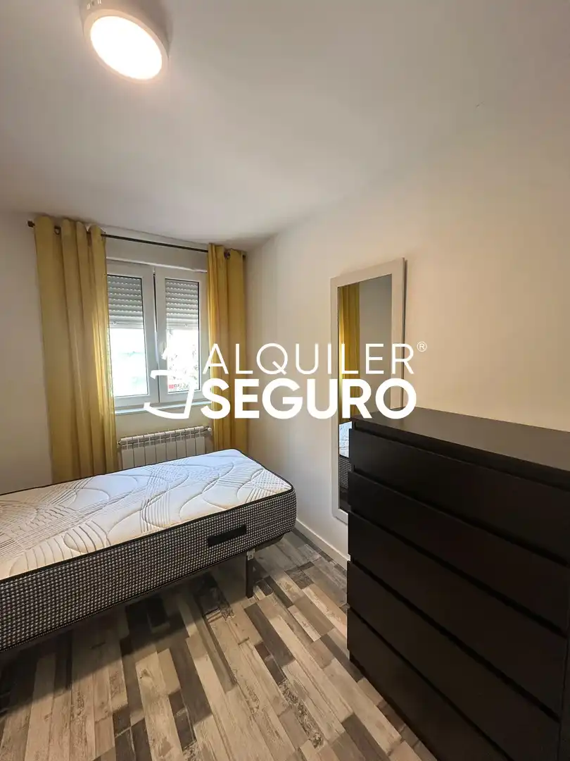 Bedroom of Flat for rent in Madrid  with Air Conditioner, Heating and Furnished