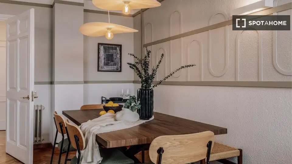 Comedor de Piso de alquiler en Madrid con Aire acondicionado, Calefacción y Amueblado