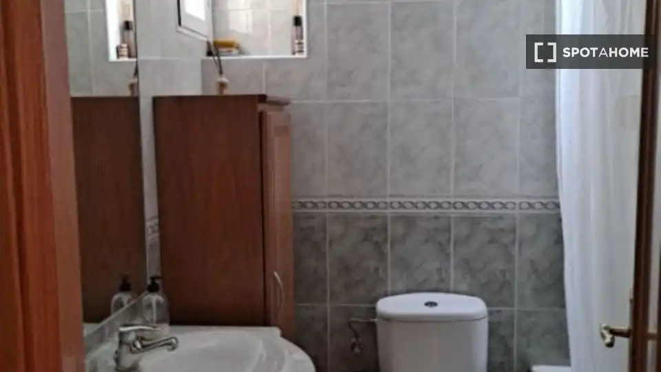 Piso de alquiler en Cortes - Huertas
