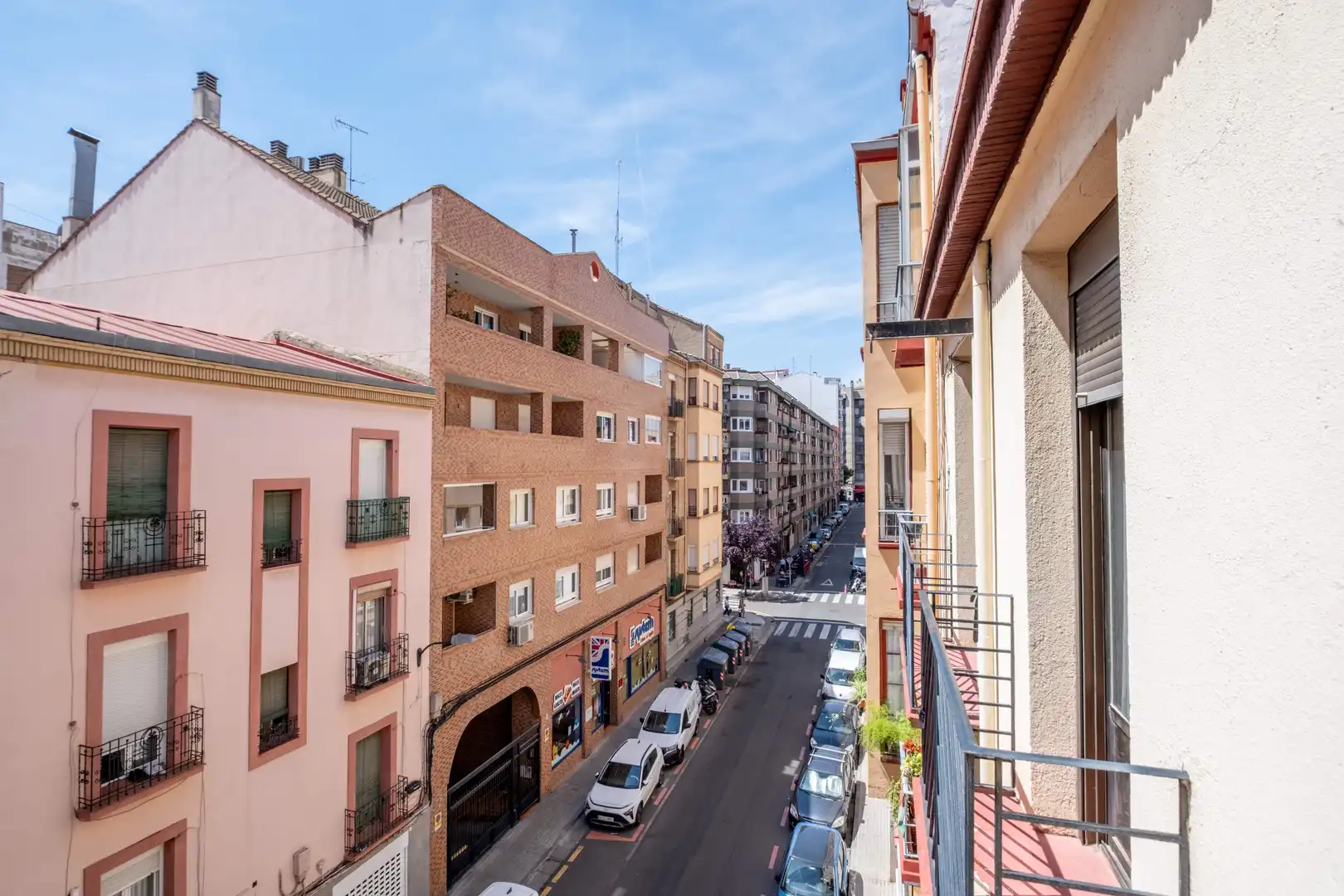 Vista exterior de Piso en venta en Zaragoza con Calefacción, Terraza y Balcón