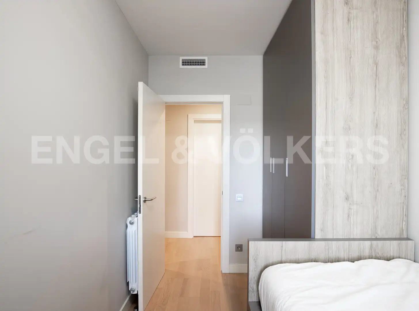 Schlafzimmer von Dachboden zum Verkauf in Barcelona mit Klimaanlage, Heizung und Parkett