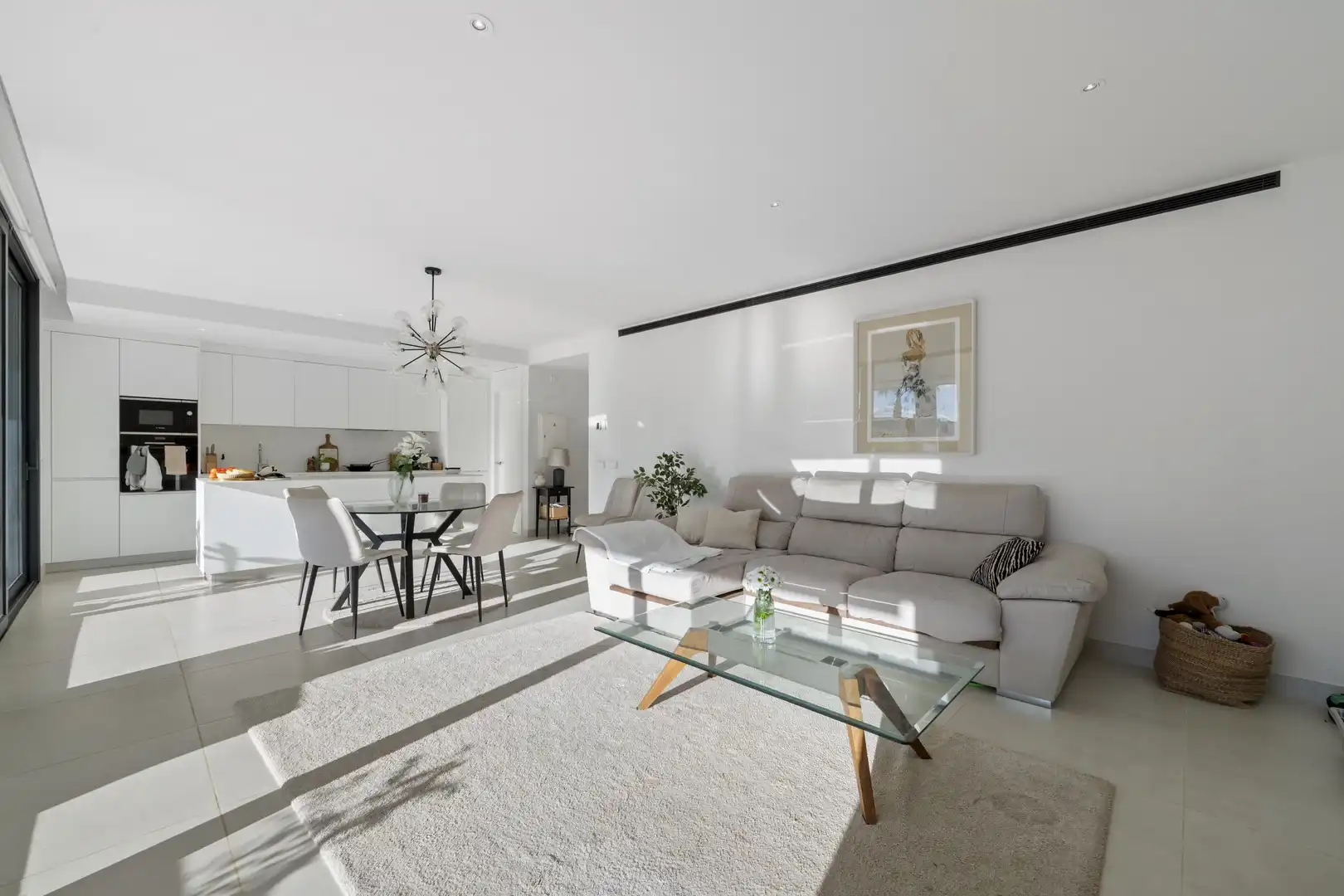 Sala d'estar de Planta baixa en venda en Fuengirola amb Aire condicionat, Jardí privat i Terrassa