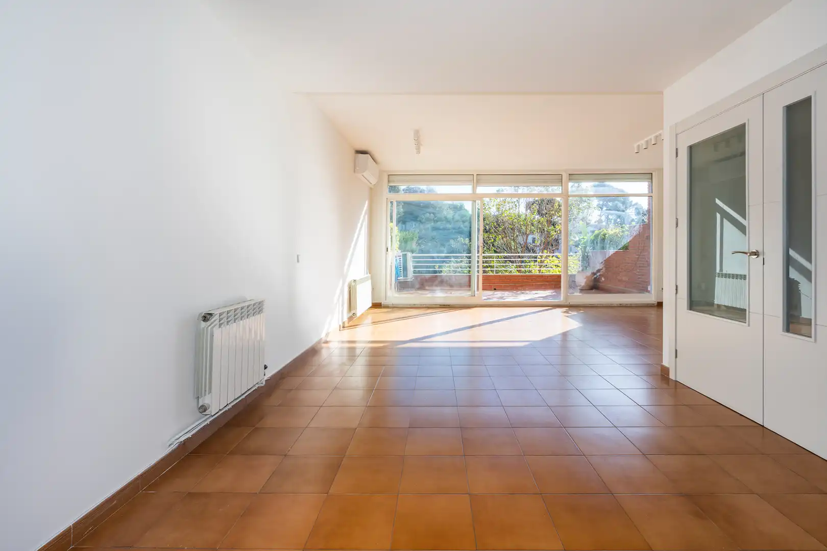 Living room of Detached homes for rent in Barcelona  with Air Conditioner, Heating and Terrace
