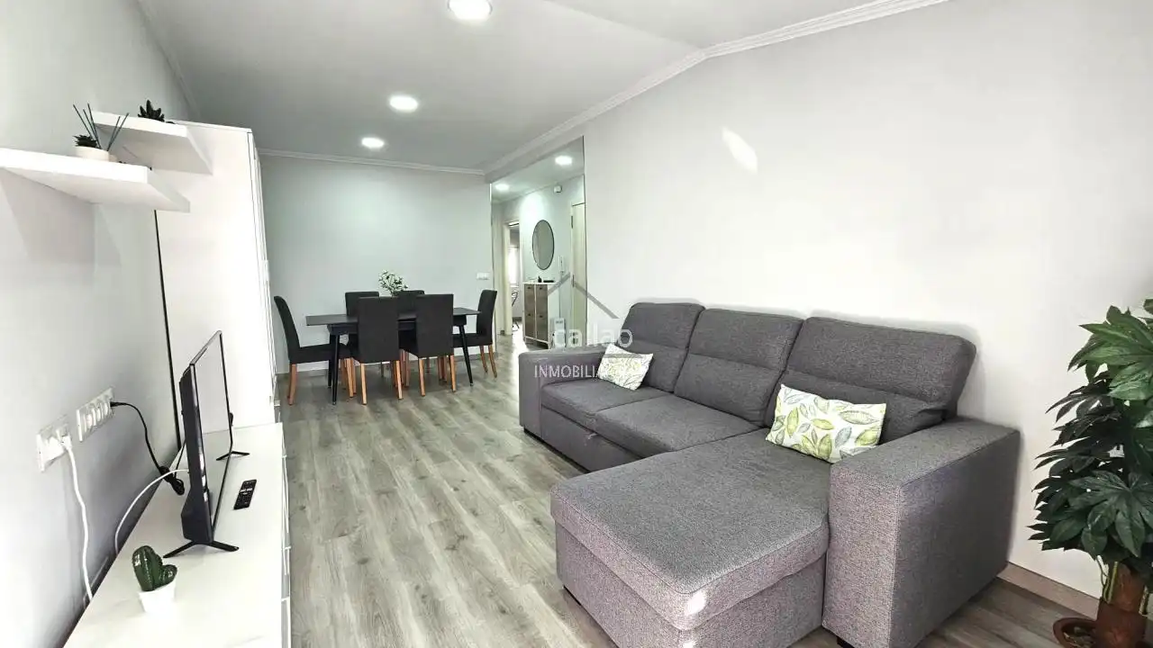 Sala de estar de Piso en venta en Ferrol con Calefacción, Terraza y Amueblado