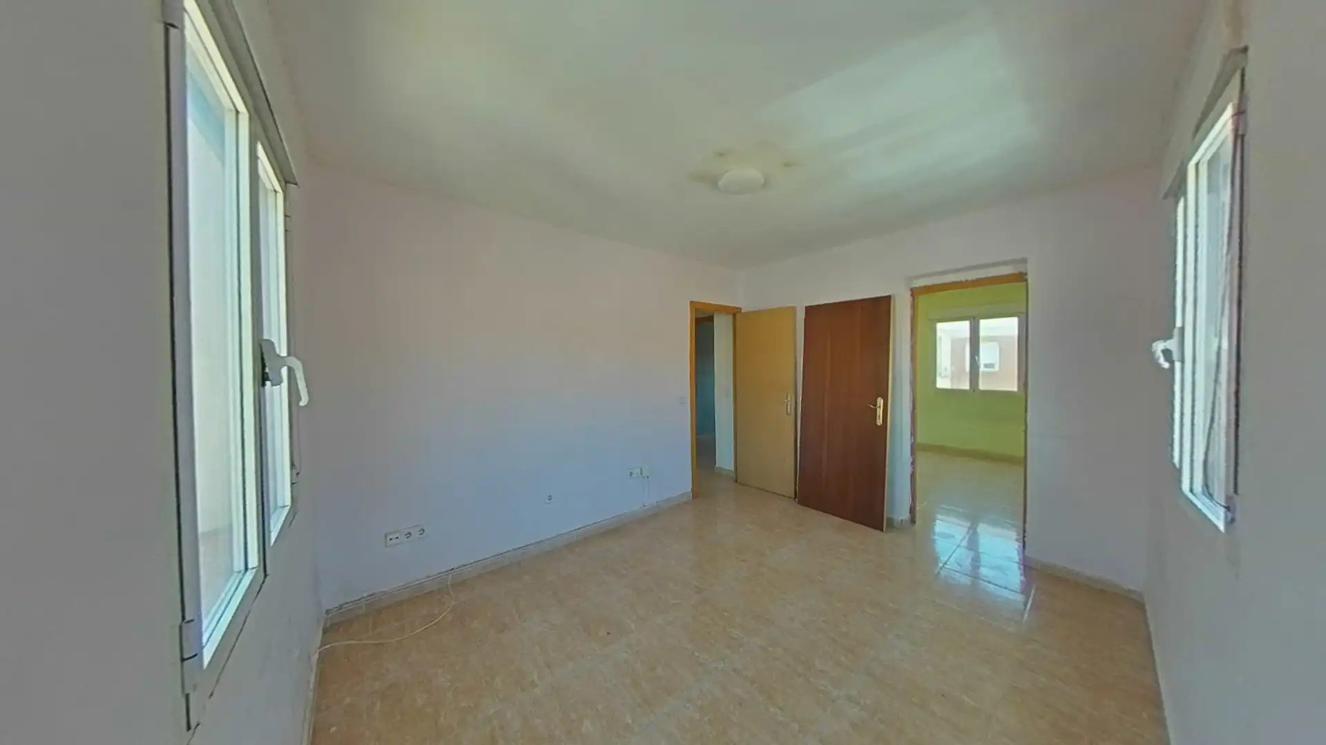 Habitación de Piso en venta en Madrid con Balcón