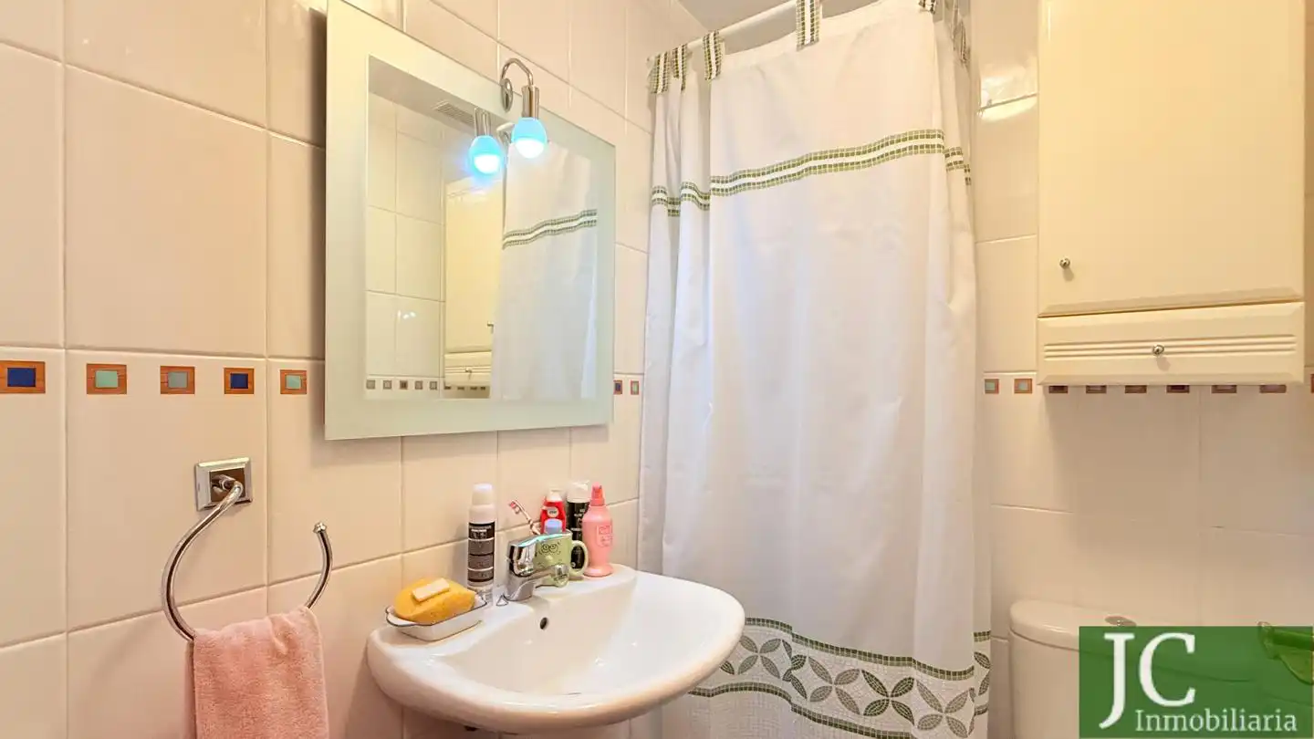Baño de Piso en venta en Limpias con Calefacción, Terraza y Amueblado