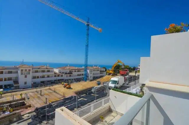 Vista exterior de Pis en venda en Benalmádena amb Aire condicionat, Calefacció i Jardí privat