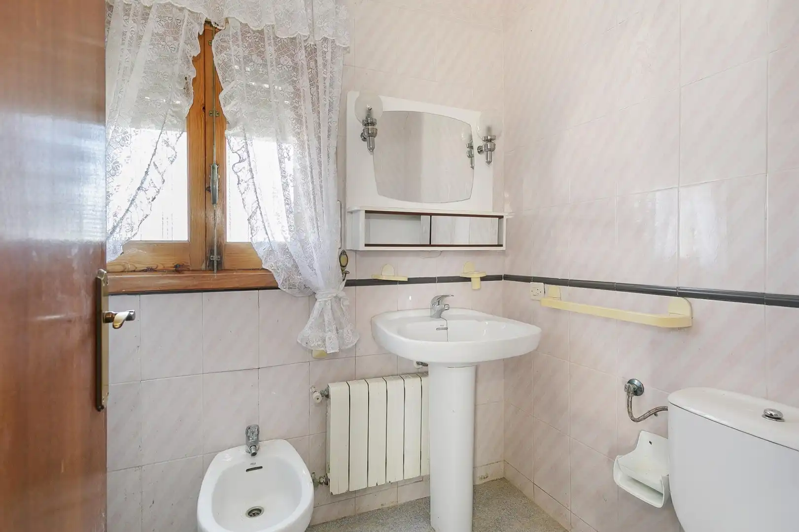 Baño de Finca rústica en venta en Castilléjar con Calefacción y Jardín privado