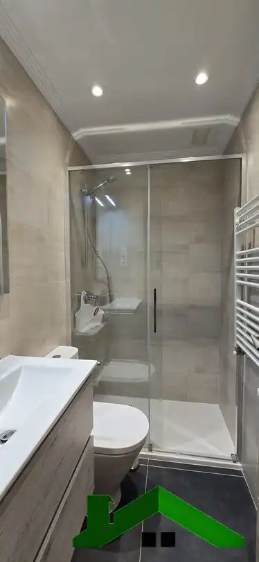Baño de Piso de alquiler en Bilbao  con Calefacción, Terraza y Horno