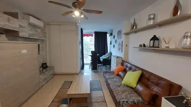 Sala d'estar de Estudi en venda en Benalmádena amb Aire condicionat, Terrassa i Moblat