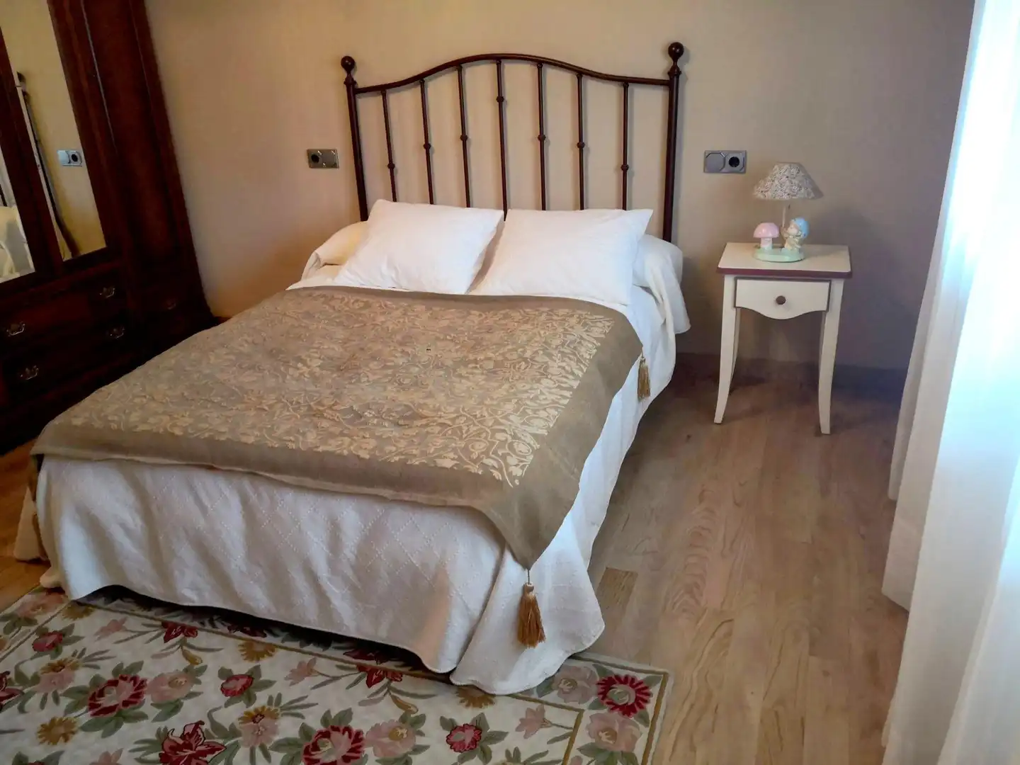 Dormitori de Casa o xalet en venda en Carballo amb Calefacció, Jardí privat i Terrassa