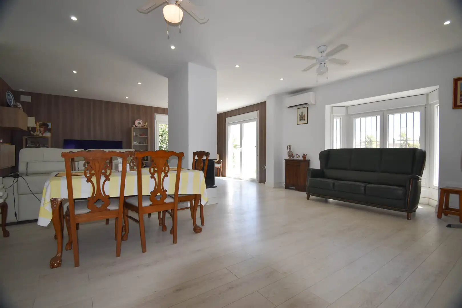 Sala d'estar de Casa o xalet en venda en Chiclana de la Frontera