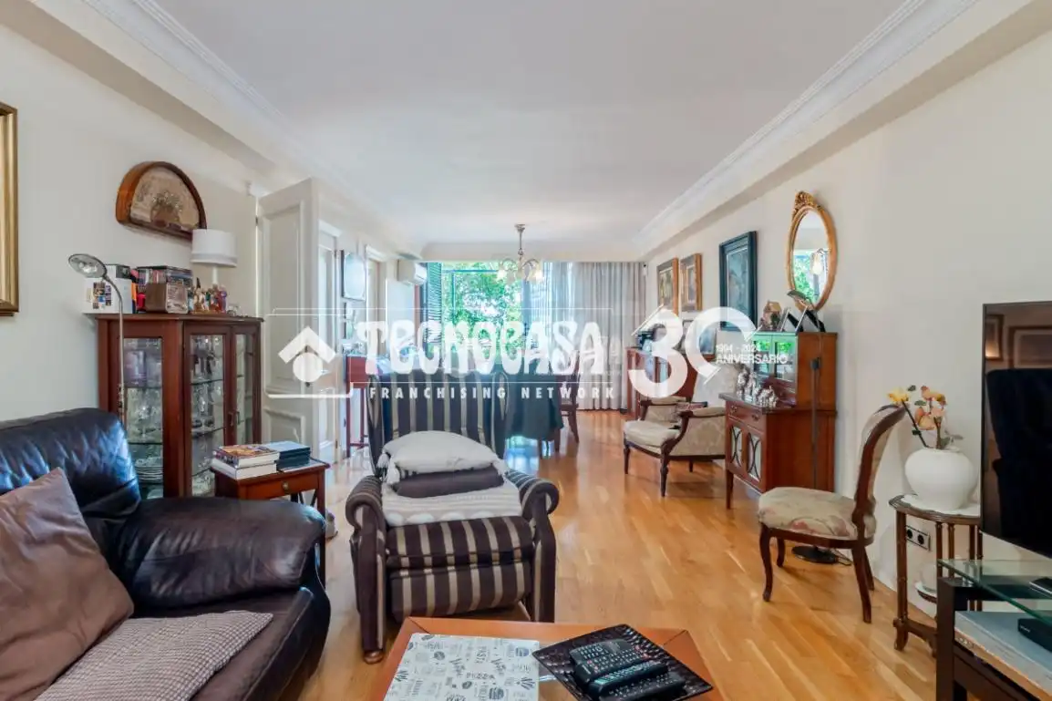 Sala d'estar de Casa adosada en venda en Madrid amb Aire condicionat, Calefacció i Terrassa