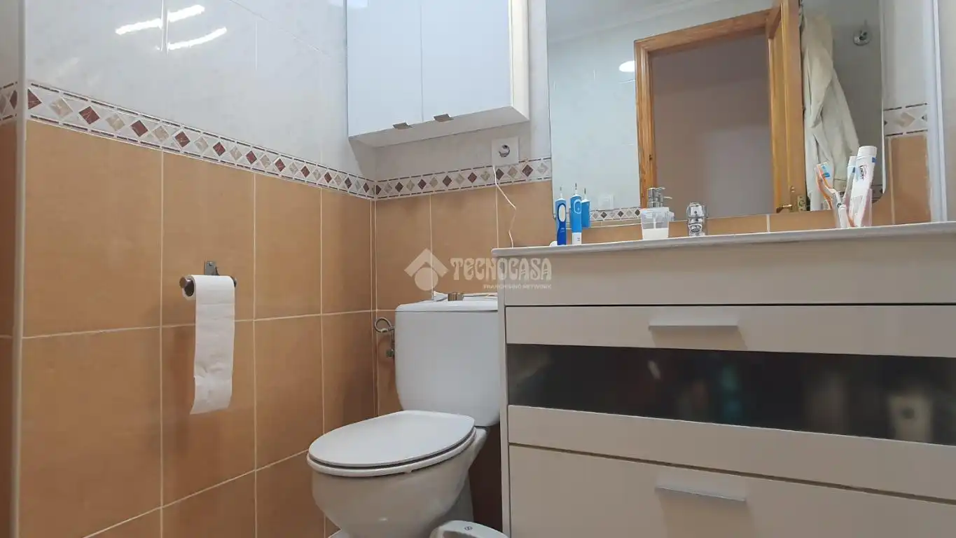 Baño de Piso en venta en Valencia con Calefacción y Balcón