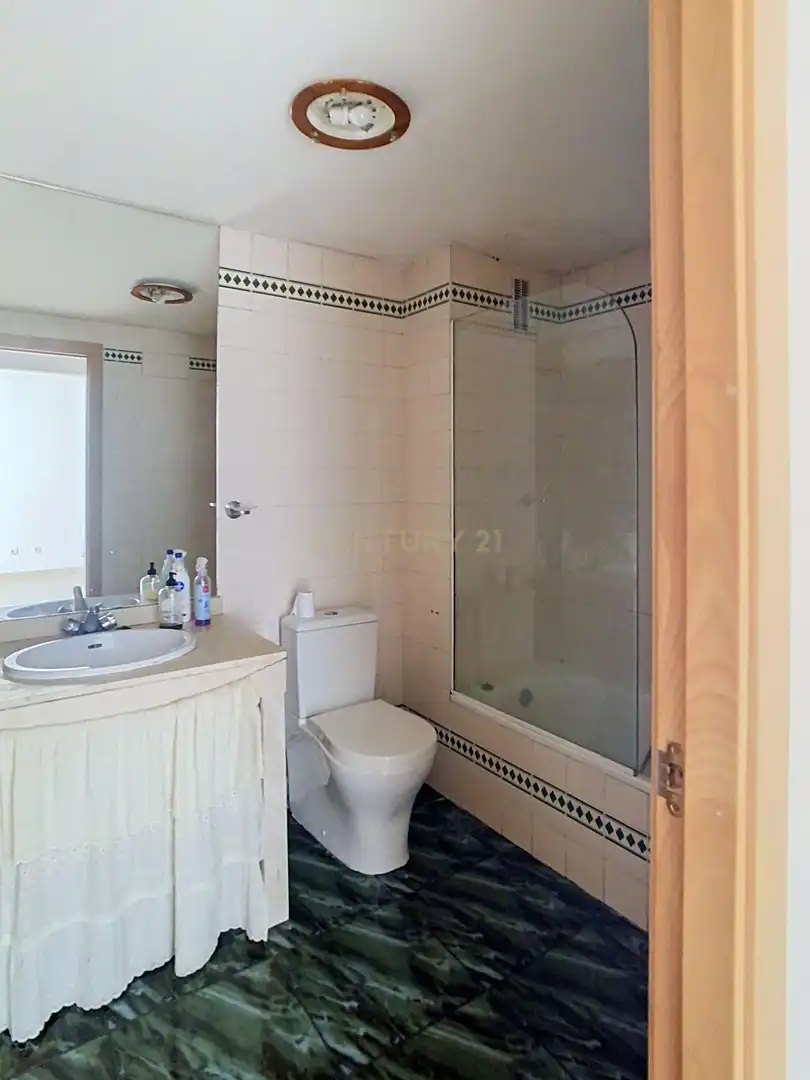 Baño de Piso en venta en Benalmádena con Horno y Balcón