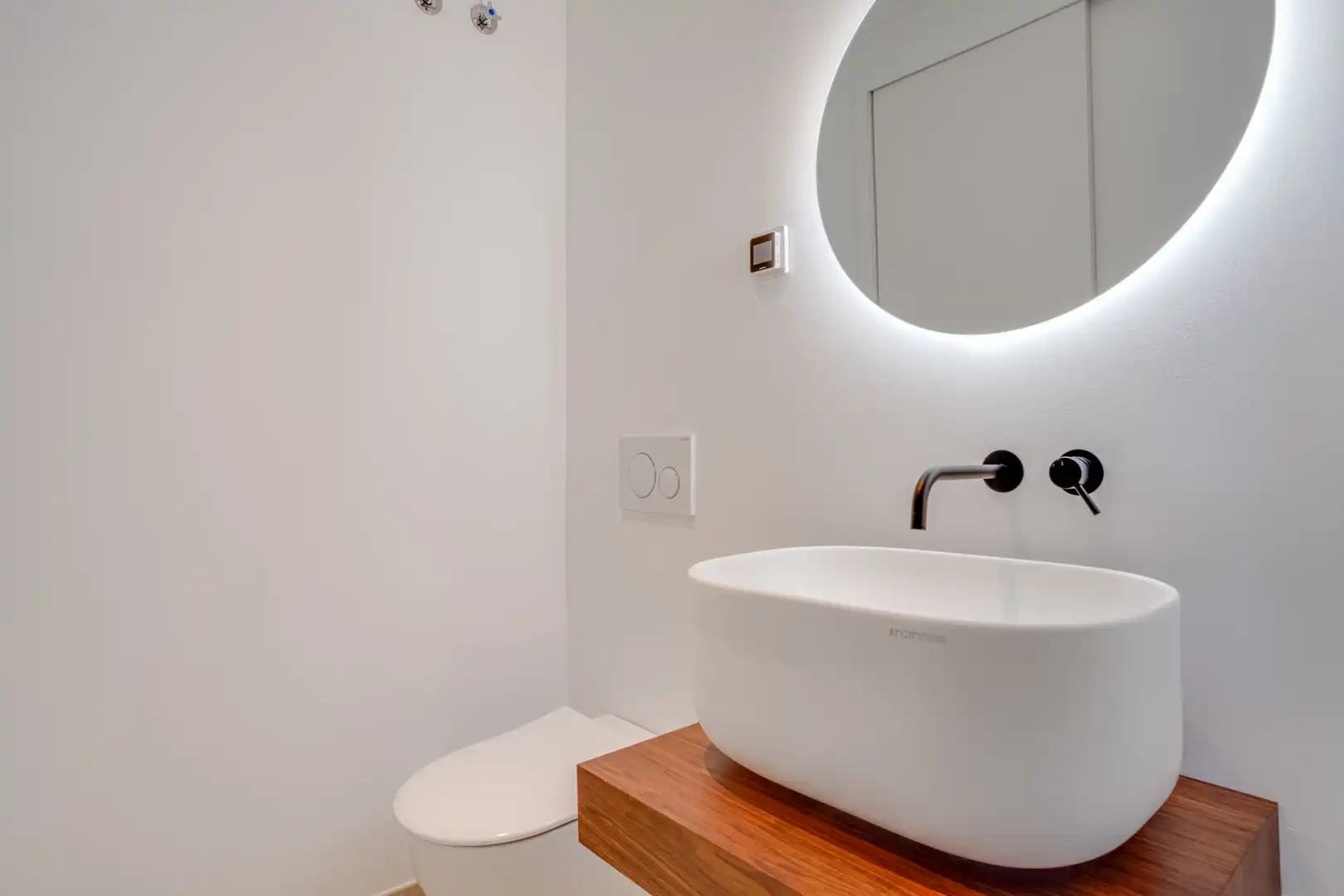 Bathroom of Ground floor for sale in Marbella  with Air Conditioner, Private garden and Terrace