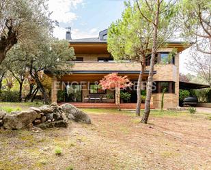 Vista exterior de Casa o xalet en venda en Valdemorillo amb Terrassa i Balcó