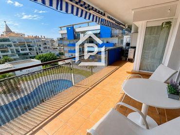 Pis amb piscina en venda a Puerto Marina