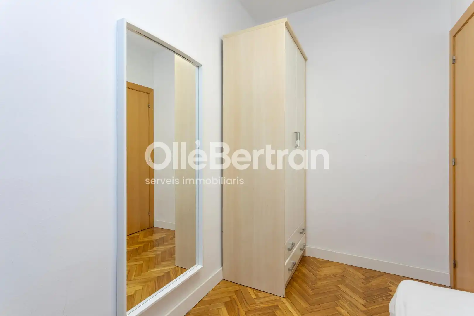 Habitación de Piso en venta en Barcelona con Calefacción y Balcón