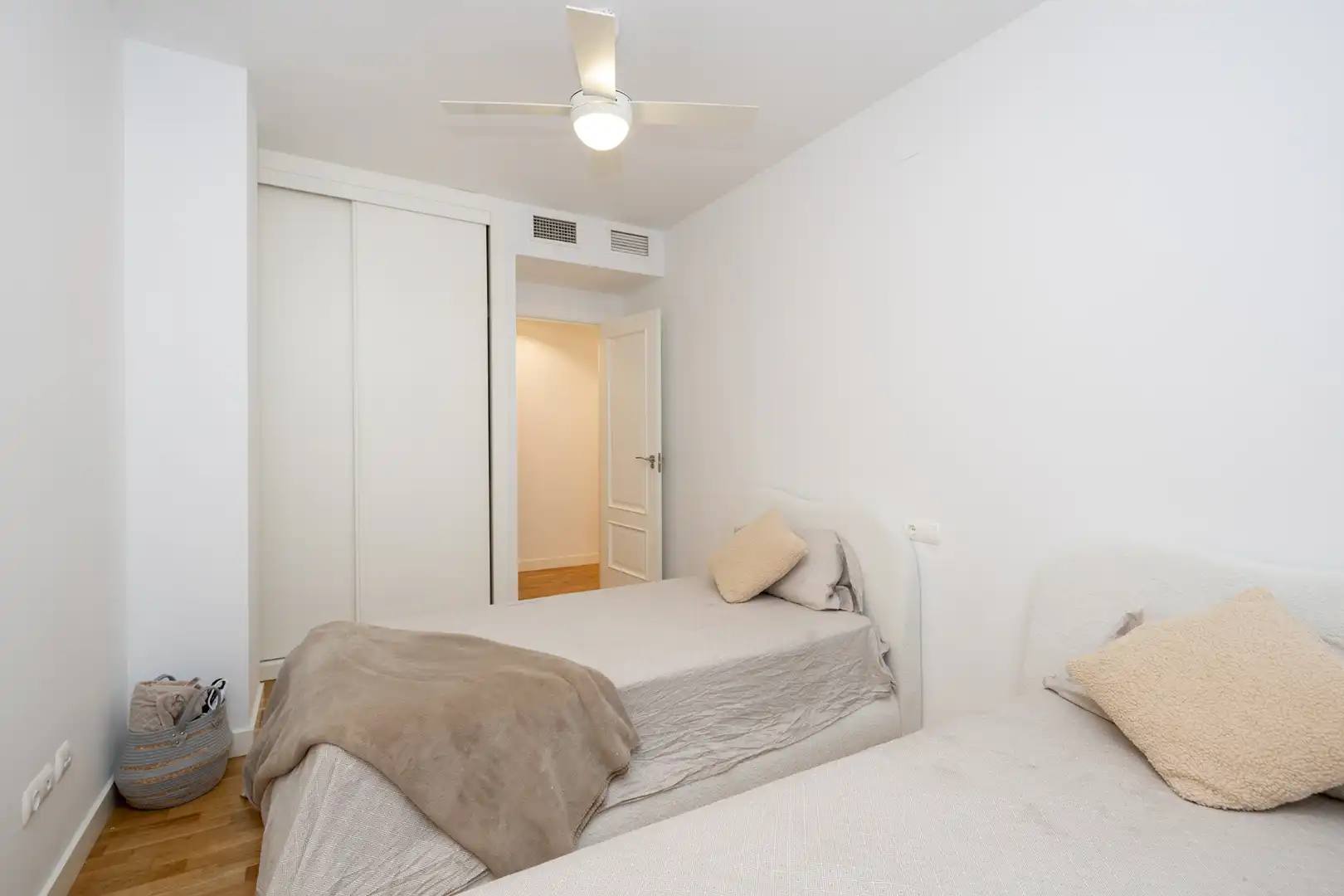 Habitación de Piso de alquiler en Granada con Calefacción, Parquet y Terraza