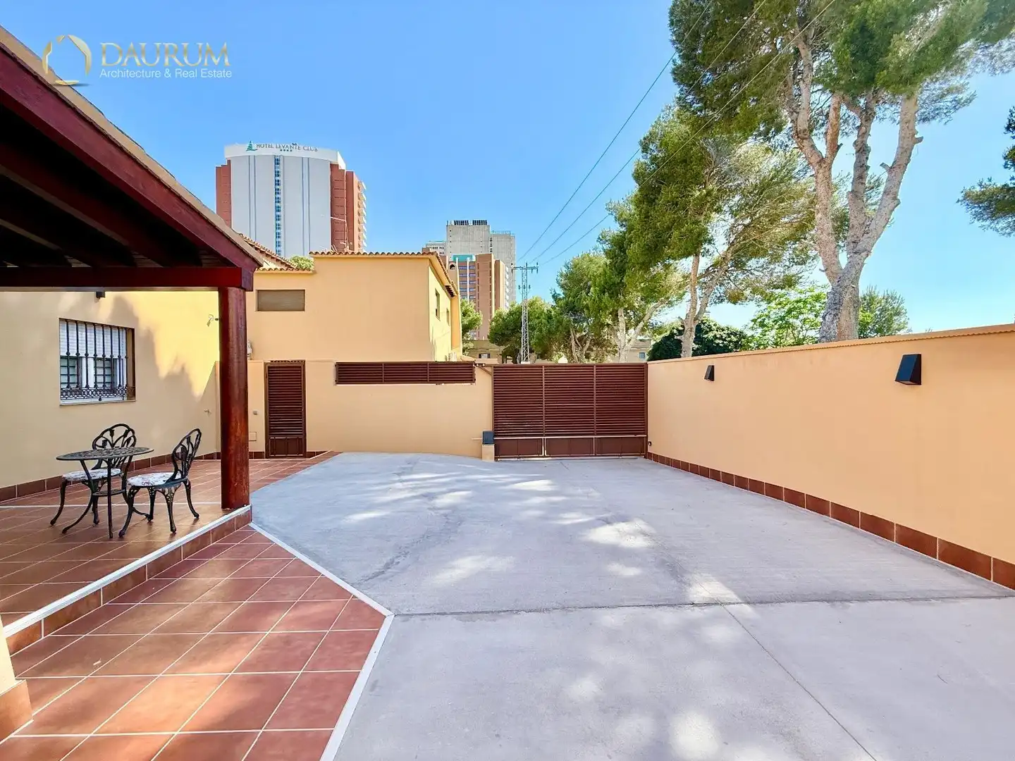 Vista exterior de Casa adosada en venda en Benidorm amb Aire condicionat, Calefacció i Terrassa