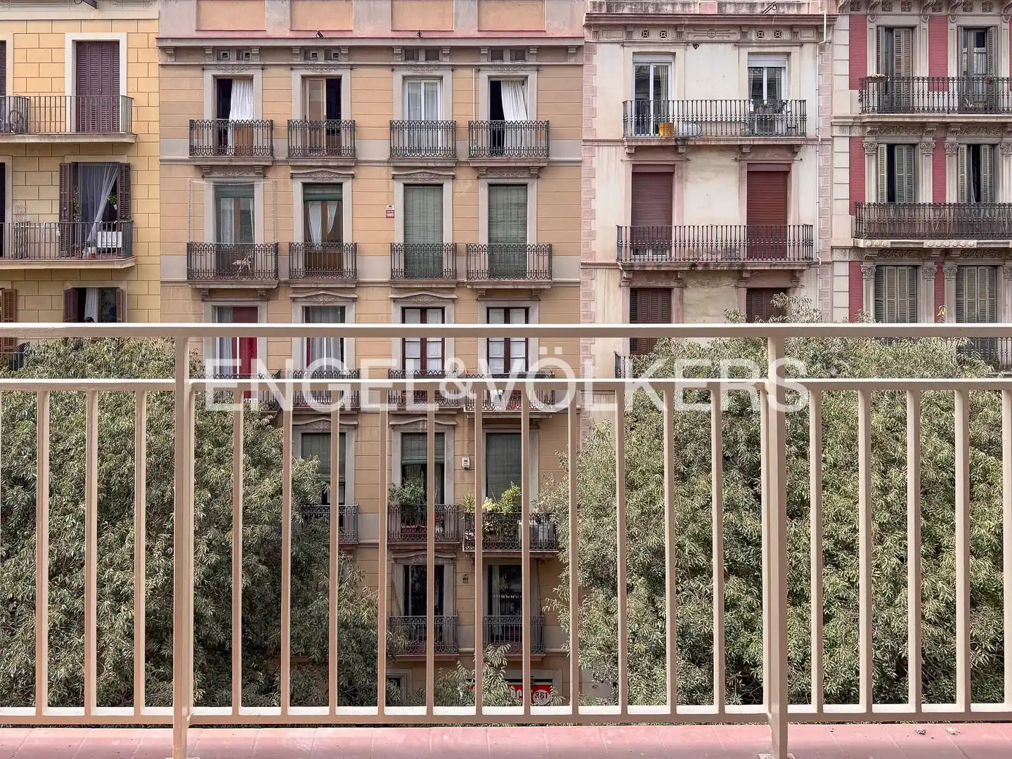 Außenansicht von Wohnung zur Miete in Barcelona mit Klimaanlage, Heizung und Möbliert