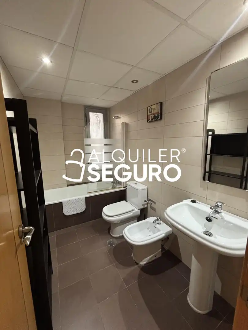 Appartamento con ascensore in affitto a de la Salud, imagen 4