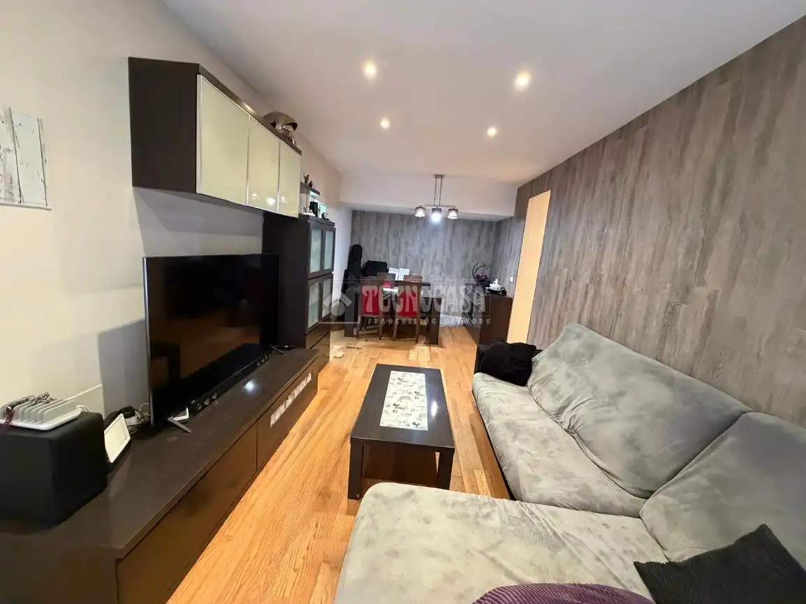 Sala d'estar de Pis en venda en Getafe amb Aire condicionat, Calefacció i Moblat