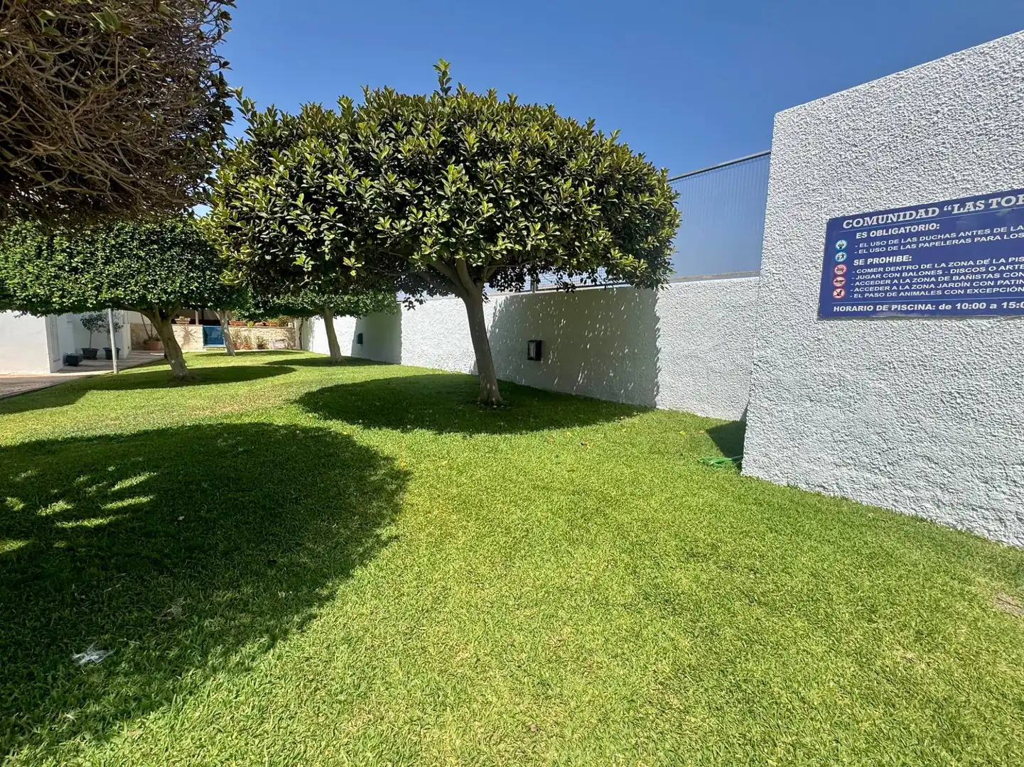 Jardí de Casa adosada en venda en Roquetas de Mar amb Terrassa i Piscina comunitària