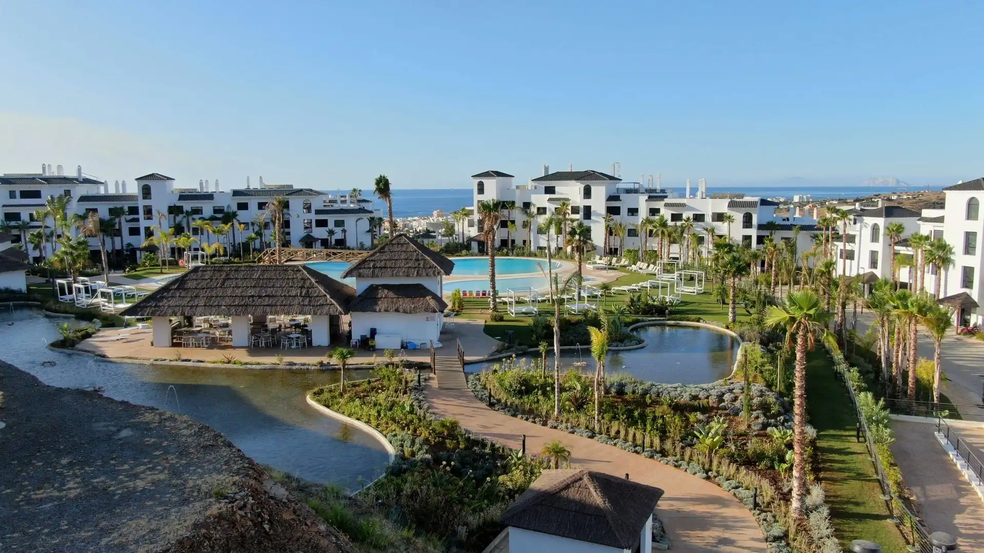 Vista exterior de Planta baja en venta en Estepona con Aire acondicionado, Calefacción y Jardín privado