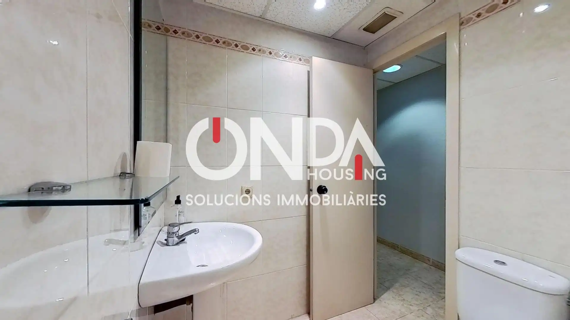 Badezimmer von Büro zum Verkauf in Balaguer mit Klimaanlage, Heizung und Abstellraum